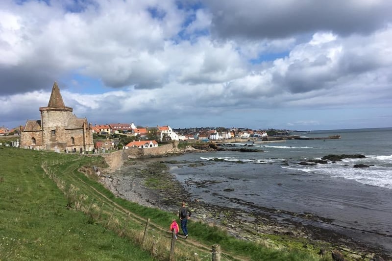 This hour-long part of the Fife Coastal Path takes in the two beautiful East Neuk villages of Elie and St Monans, the ruins of Ardross Castle, romantic Lady's Tower, a picturesque lighthouse and numerous sandy coves.A short diversion takes you to Ardross Farm Shop for picnic supplies.