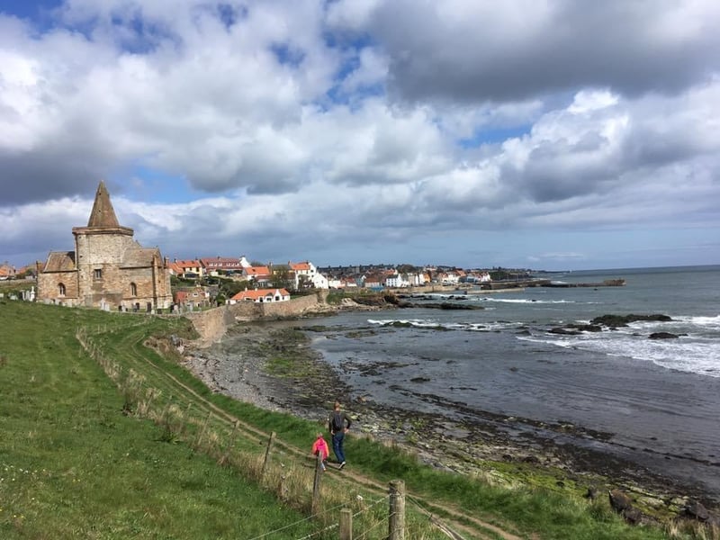 This hour-long part of the Fife Coastal Path takes in the two beautiful East Neuk villages of Elie and St Monans, the ruins of Ardross Castle, romantic Lady's Tower, a picturesque lighthouse and numerous sandy coves.A short diversion takes you to Ardross Farm Shop for picnic supplies.