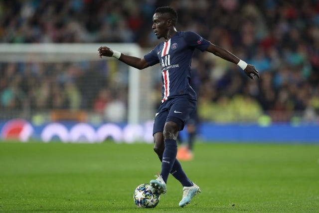 Manchester United have set their sights on former Everton midfielder Idrissa Gueye, however it is thought the player wants to stay at Paris Saint Germain. (Le10Sport)