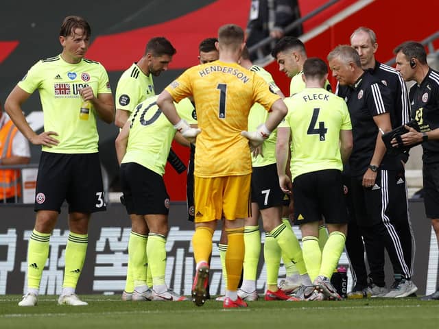 Chris Wilder, Manager of Sheffield United talks with his players during drinks break during the Premier League match between Southampton FC and Sheffield United at St Mary's Stadium. (Photo by Andrew Boyers/Pool via Getty Images)