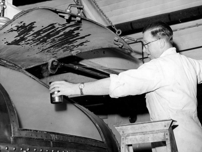 Checking the brew at the Exchange Brewery in July 1962
