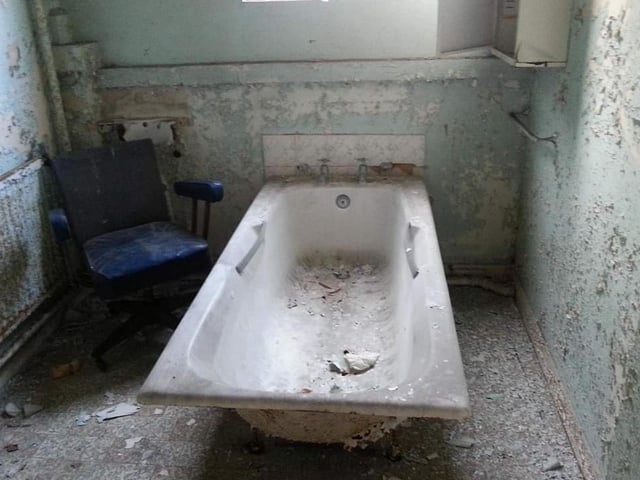 I wonder how many have used this bath over the years?