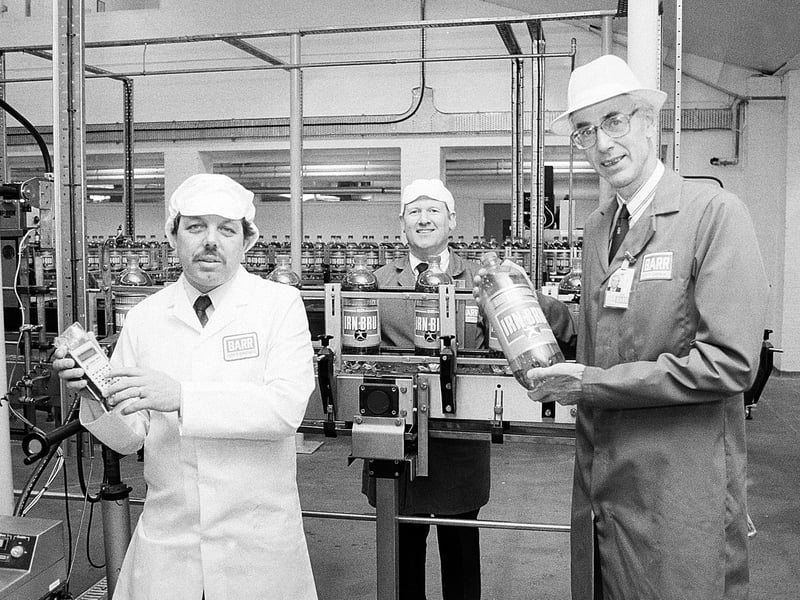 Mansfield MP Alan Meale switches on the new bottling line at Barrs.