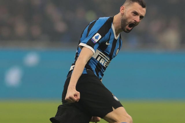 Liverpool are in talks with Inter Milan midfielder Marcelo Brozovic, who has a £52m release clause. (Libero via Daily Express)
