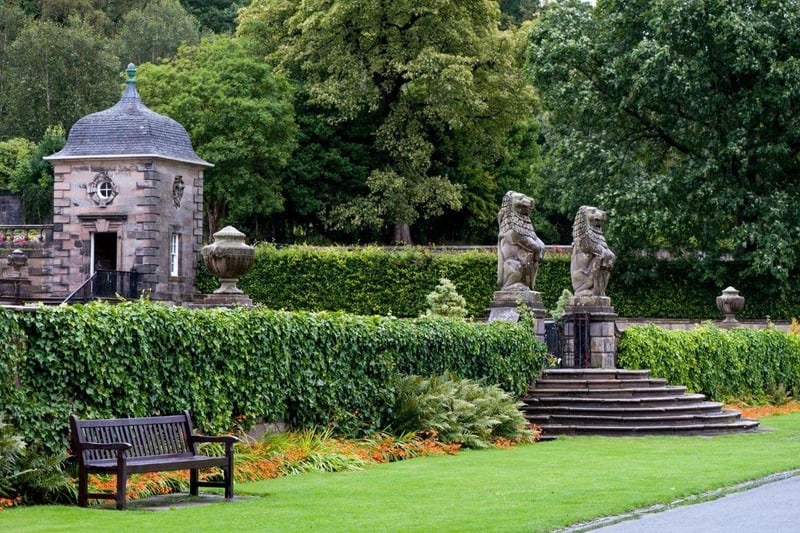 Pollok Country Park is a wonderful park to explore and great place to take the dogs. It has over 360 acres of woodland, walking trails, lakes, rivers and gardens with plenty of picturesque views. The circular is also the most popular trail in this park. 