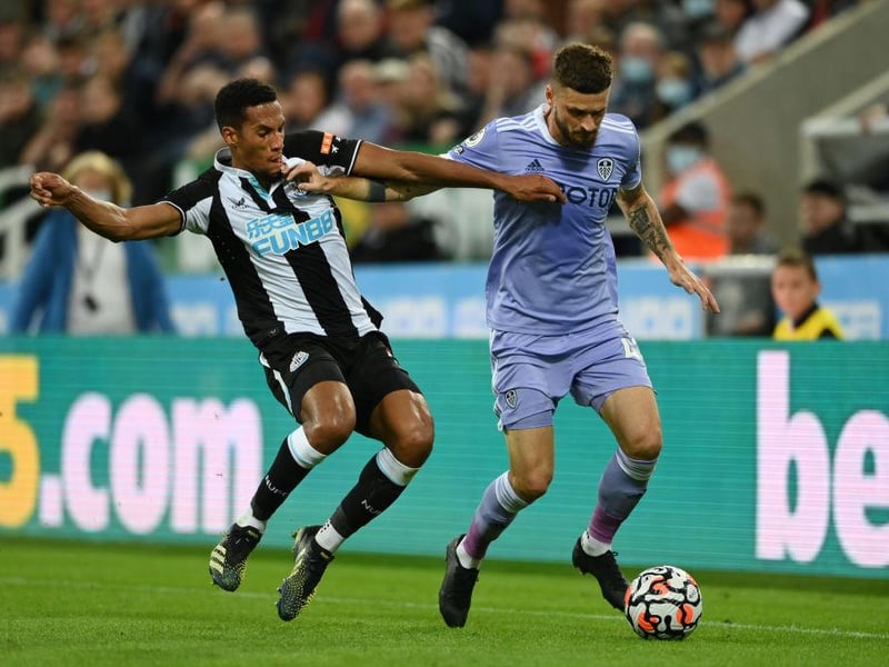 Surprisingly kept his place in defence, moved into midfield midway through the first half following a tactical change, tired in the second half.
