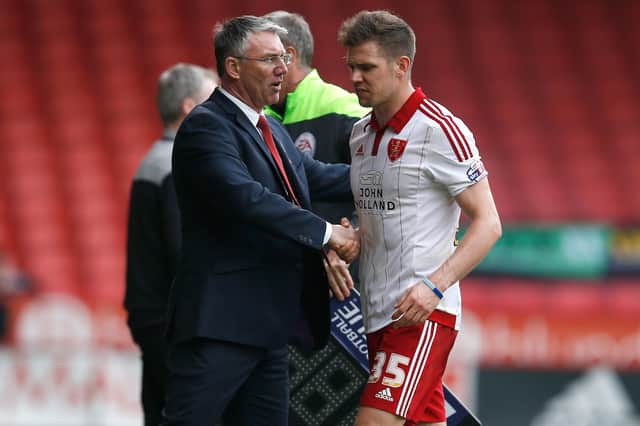 Nigel Adkins manager of Sheffield Utd congratulates Dean Hammond as he is substituted: Simon Bellis/Sportimage