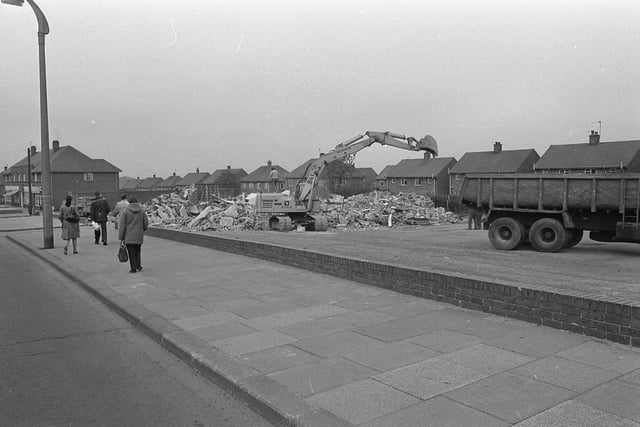 The Ford Hotel demolition in May 1982 in Hylton Road.
