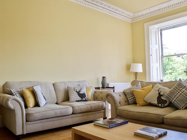 4 bed flat to rent - £3,250 pcm (£750 pw).