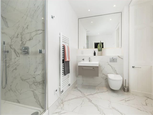 Bedroom 4 en-suite.