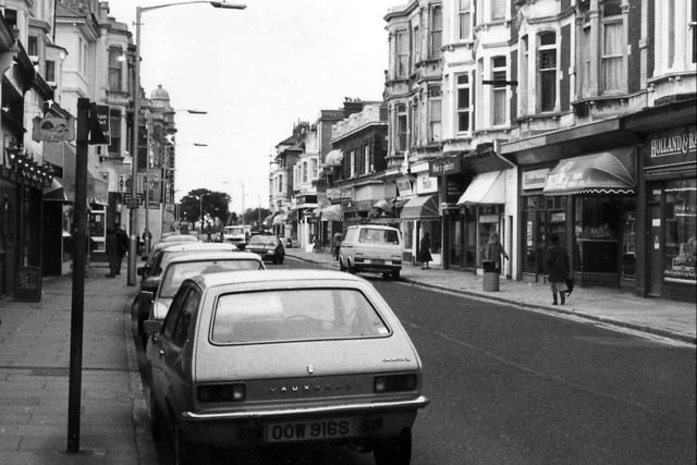 This photo takes us back to Osborne Road in December 1987. See Dimmers the jewellery shop on the left and the likes of Holland and Barrett, National And Provincial Building Society on the left.