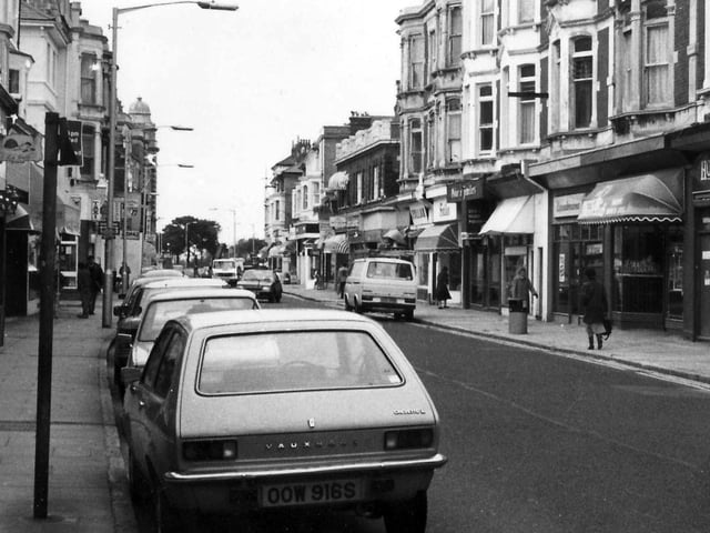 This photo takes us back to Osborne Road in December 1987. See Dimmers the jewellery shop on the left and the likes of Holland and Barrett, National And Provincial Building Society on the left.