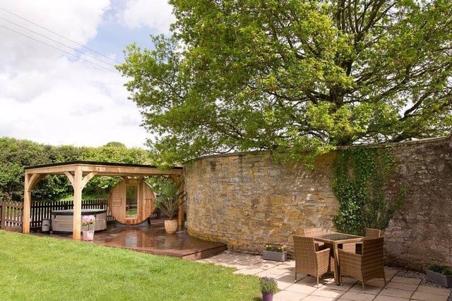 This luxury lodge is situated in the grounds of Pudleston Court estate. Sleeping up to four people (with two on a sofa bed), there is a sauna, hot tub and barbeque in the private garden. Book: https://bit.ly/31i5pJ5