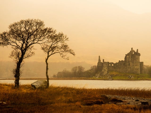 In 1760, Kilchurn Castle was struck by lightning with the roof destroyed in the storm.