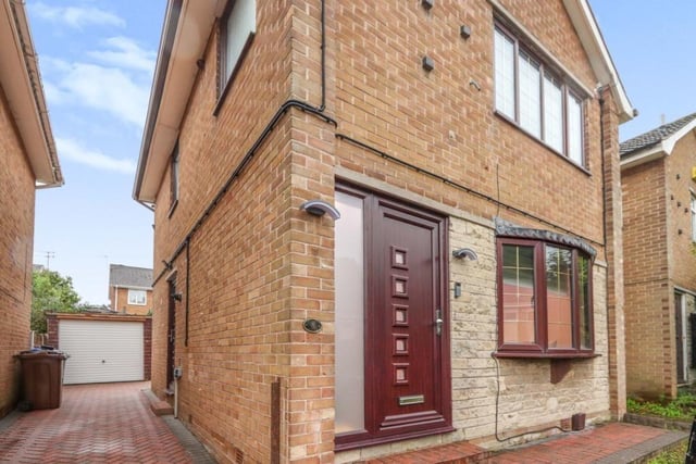 This S9 property has recently been enhanced and renovated, giving it a very modern look and feel. It's very close to Meadowhall shopping centre and then has tremendous transport links, through the Meadowhall Station, Meadowhall Interchange and M1.

Photo: Rightmove
