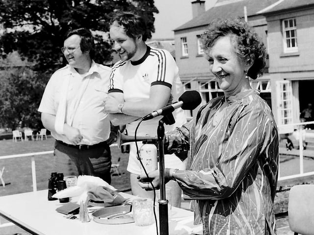 'Mavis' from Coronation Street gets the Kelso raft race underway from the gardens of Ednam House Hotel, 1986.