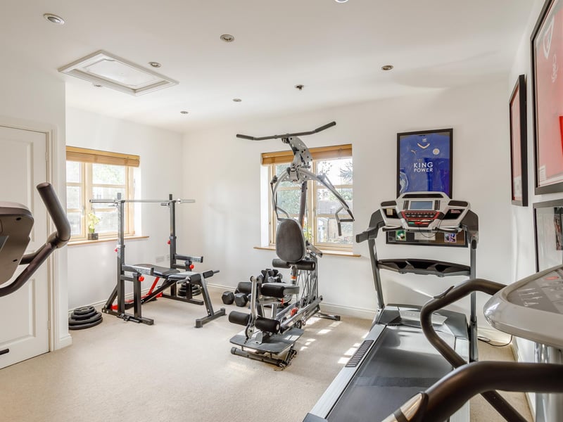 Get that home workout going in this gym which also has space and plumbing for washing machine and tumble dryer