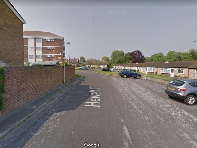 Off Bellfield. The average price for property in Hewett Close, Titchfield stood at £100,395 in August 2020. This is a rise of 4.36 per cent in the last three months (since May 2020) and an increase of 0.03 per cent since 12 months ago.