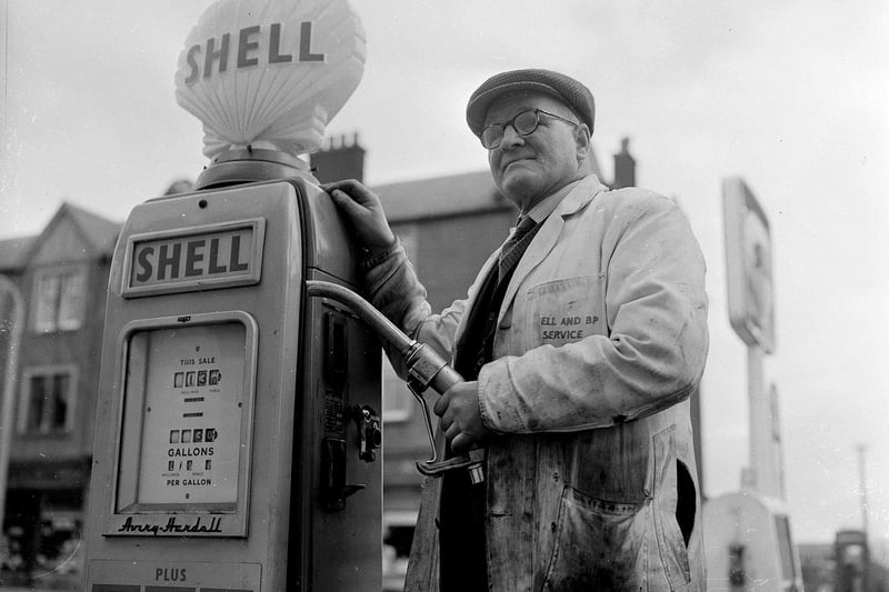 Horse bolted down Liberton Brae Edinburgh in 1961 - Pensioner & part-time petrol pump attendant Mr Henry Richmond who stopped the horse.