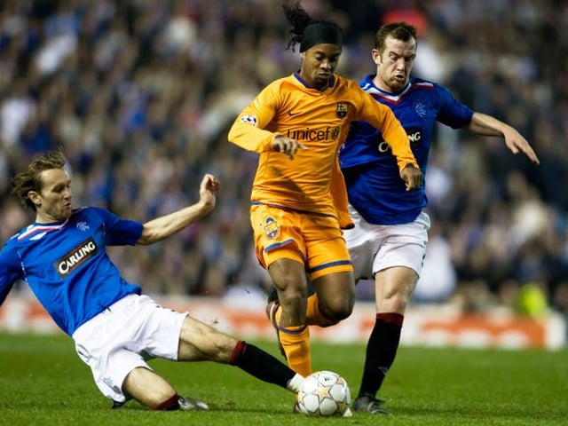 What was the score the last time Barcelona played at Ibrox in a competitive match?