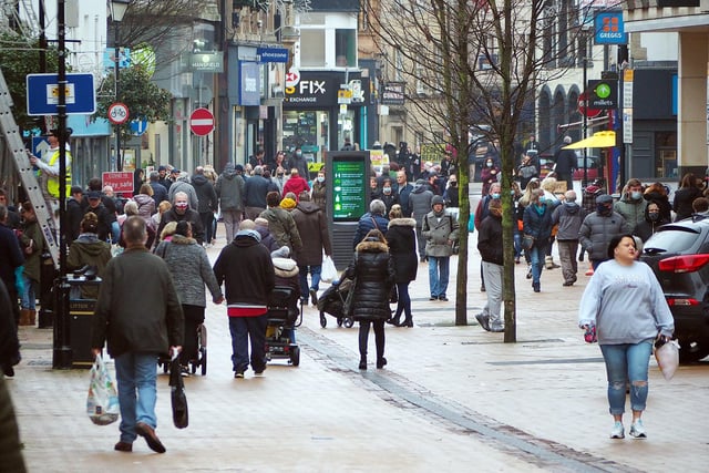 Christmas shoppers make the most of Mansfield town centre