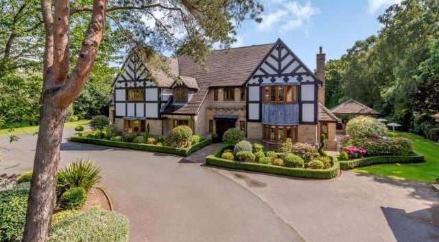 The Manor is described as "one of Leeds finest homes" and is situated in private landscaped gardens adjoining Alwoodley Golf Course in the exclusive North Leeds residential area