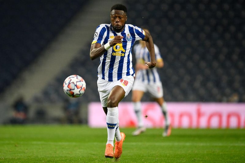 Former Newcastle United defender Chancel Mbemba is attracting interest from Napoli and Liverpool, with the former submitting an enquiry about the 26-year-old, who is valued at £12.8million. (Tuttomercatoweb)