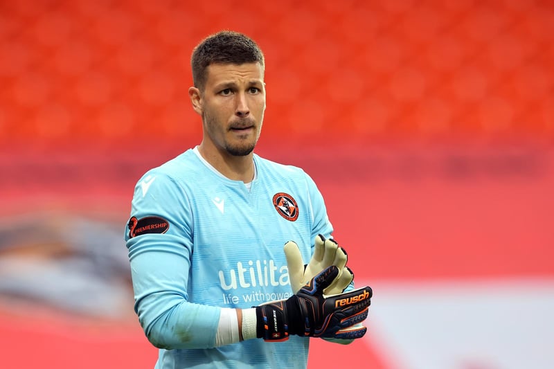 Ipswich Town look to have won the race to sign Dundee United goalkeeper Benjamin Siegrist, ahead of Scottish giants Celtic. The 29-year-old conceded just 36 goals in 32 appearances for his side last season, keeping 12 clean sheets. (Football Insider)