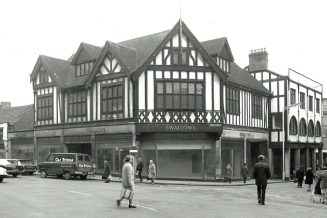 J K Swallow was located on the corner of Packer’s Row. Founded in 1862, the firm was a department store selling house furnishings as well as fabrics and clothing. The business closed in 1970, which is when this photo was taken