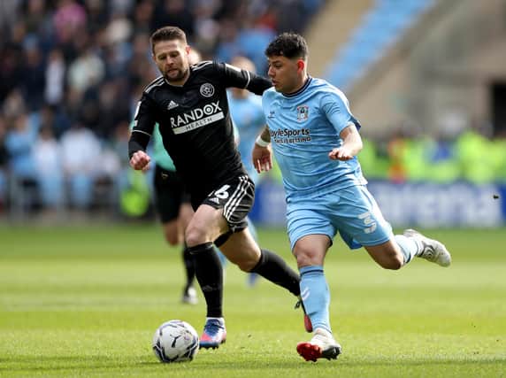 Sheffield United's Oliver Norwood (left) and Coventry City's Gustavo Hamer battle for the ball: Bradley Collyer/PA Wire.