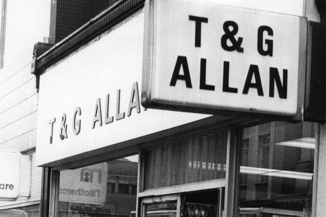 Shopping in King Street in 1977. Did you go to Allan's to see Santa?