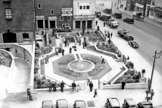 A picture from 1935 shows City Hall Gardens (also known as Balm Green, Barkers Pool Garden), with the fountain and pond visible. Picture: Picture Sheffield