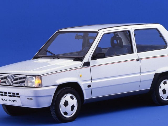 Created to celebrate Italy’s hosting of the 1990 FIFA World Cup with special features including all-white paintwork, body-coloured grille and bumpers, wheel trims designed to look like footballs and blue upholstery in a nod to the home team’s kit