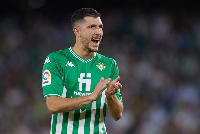 West Ham are interested in signing Real Betis and Argentina defensive midfielder Guido Rodriguez, with Arsenal also seen as potential suitors. (Fichajes)

(Photo by Fran Santiago/Getty Images)