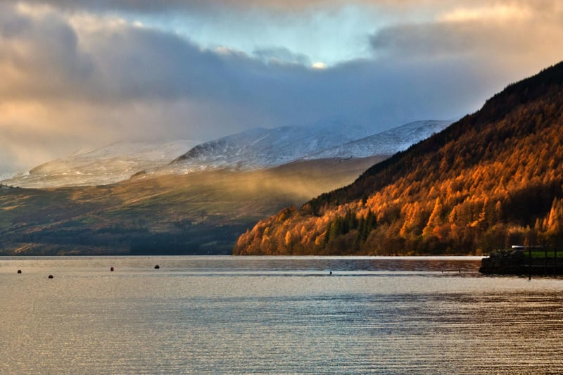 Loch Tay can be found in the Perth and Kinross and Stirling council areas of Scotland. The magnificent dark stretch of water produces terrific views. 