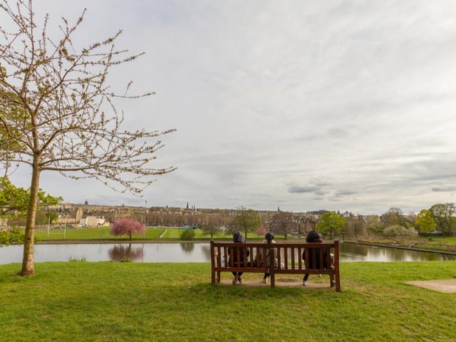 This beautiful park extends across 54 acres and boasts lush meadows, flowers, sports fields, a boating pond, and a playground for youngsters, offering something for all the family.