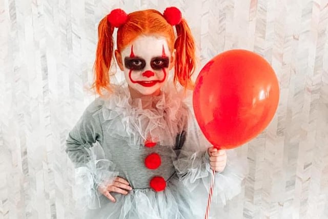 Idalia, aged 4, shows us her most scary costume!
