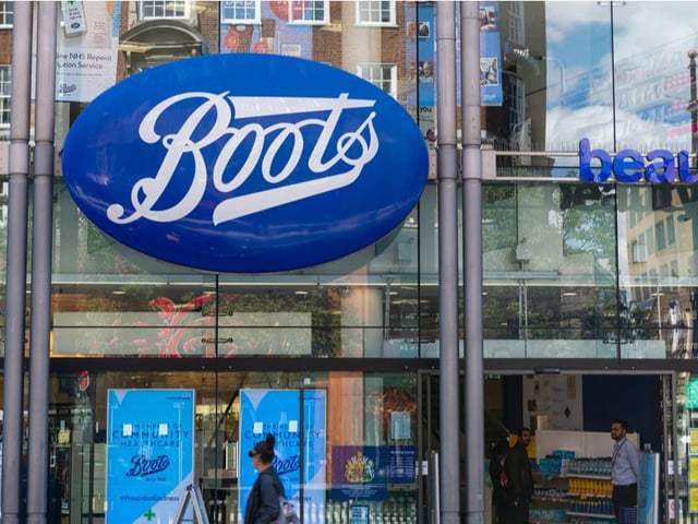 Boots is calling for a temporary Christmas Customer Advisor in Horsham, with the potential of it turning into a permanent role. You will be helping out customers in store and will be paid weekly, one week in arrears. Apply via reed.co.uk