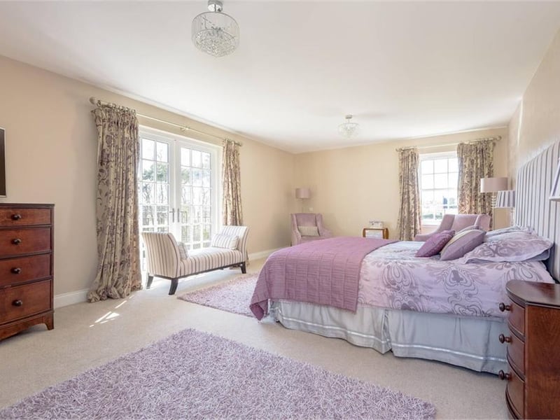 Principal bedroom.