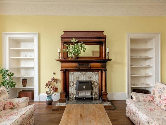 Sitting room.