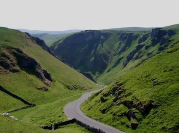 Winnats Pass in the Peak District provides a sensational view over Hope Valley. It's the perfect spot to watch the sunset