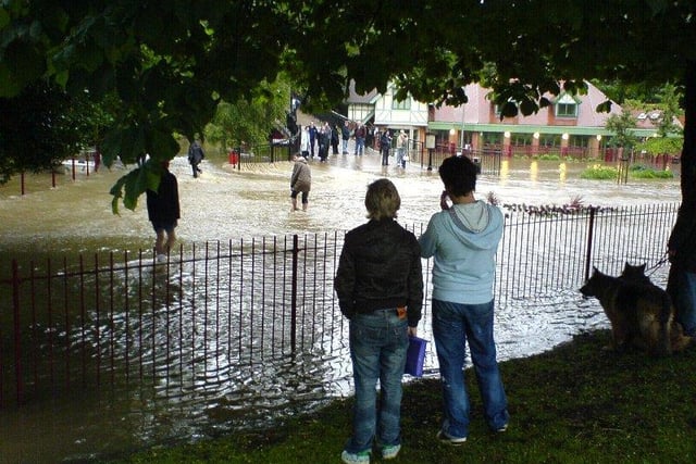 Chesterfield floods in Queen's Park in 2007