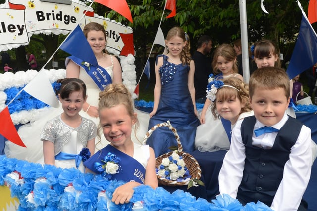 Whaley Bridge Carnival, 2013 queen Annabel Grace Wilde and her retinue