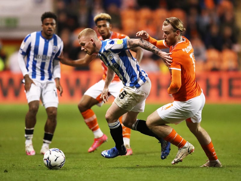 Leeds United look to have missed out on key transfer target Lewis O'Brien. The Huddersfield Town midfielder, who the Whites are believed to have made a series of bids up to £13m for over the summer, is said to be close to finalising a three-year deal. (Football Insider)