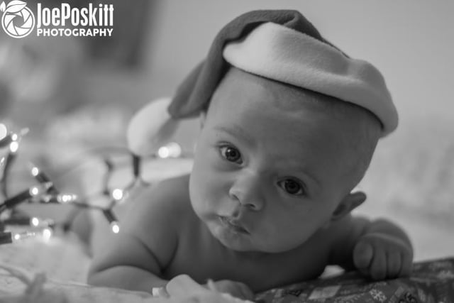 Baby Harrison had his very first Christmas in 2020. (@joeposkittphotography)