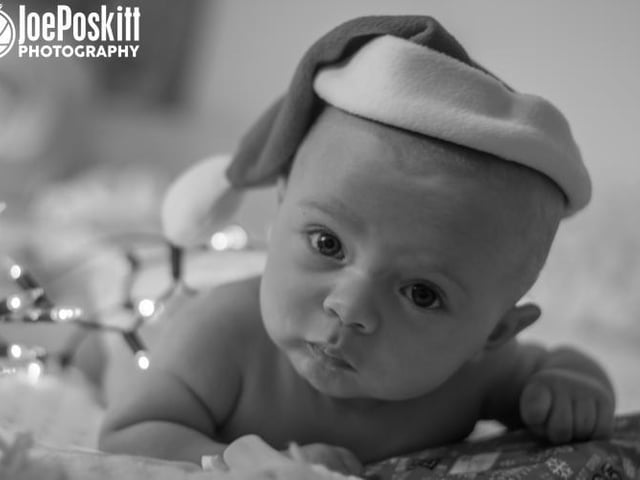 Baby Harrison had his very first Christmas in 2020. (@joeposkittphotography)