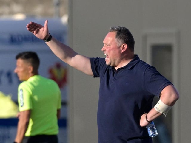 Vitor Campelos last at GD Chaves has made no secret of his wish to manage in England and has previoulsy been linked with jobs at Hul City and Cardiff City. Definitely wants this one, too