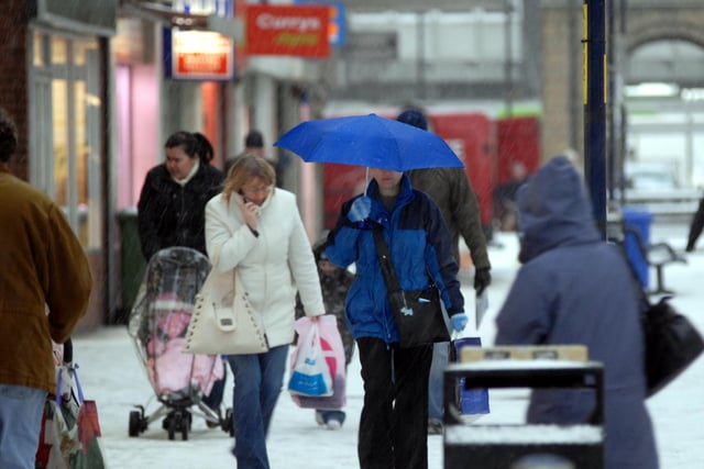 These shoppers didn't mind the conditions in 2008 in King Street.
