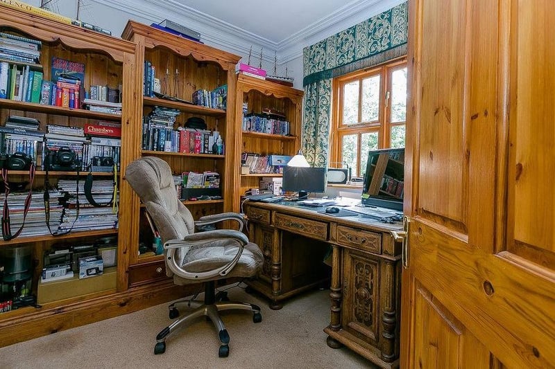 Still working from home? That's not a problem in this cosy study/home office with fitted bookshelves