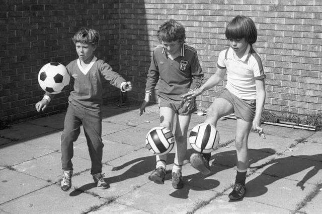 Can you identify the players trying to keep the ball off the ground at the school in 1979?